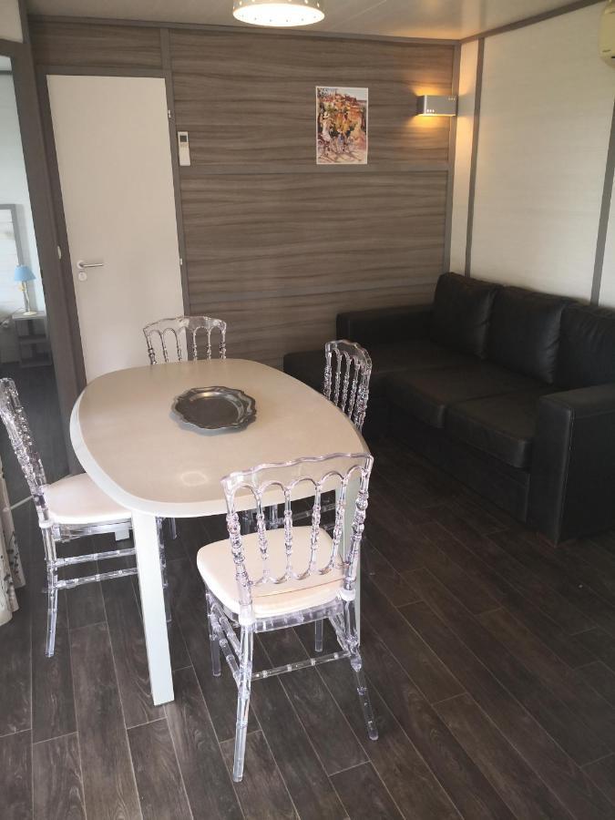 La Colline Des Ocres Village De 3 Etoiles 3* Apt